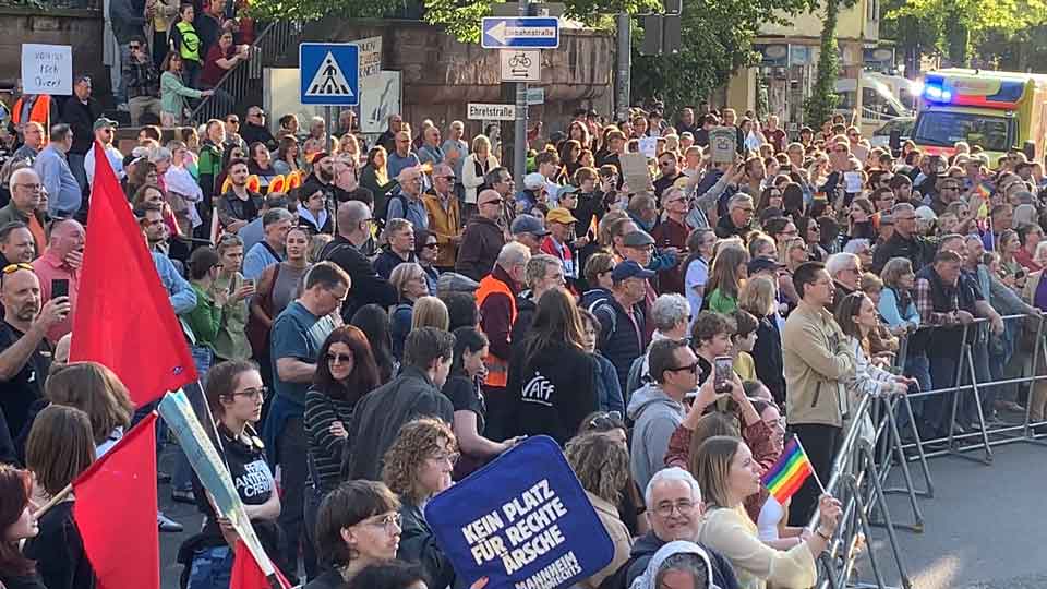 Breiter Protest gegen rechte Kundgebung