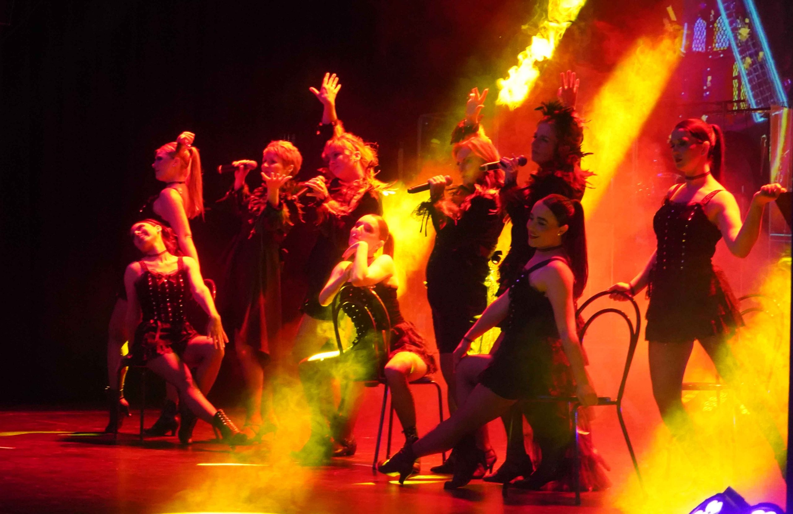Holzwurm Theater feiert 30-jähriges Jubiläum mit ausverkauftem Haus in Weinheim
