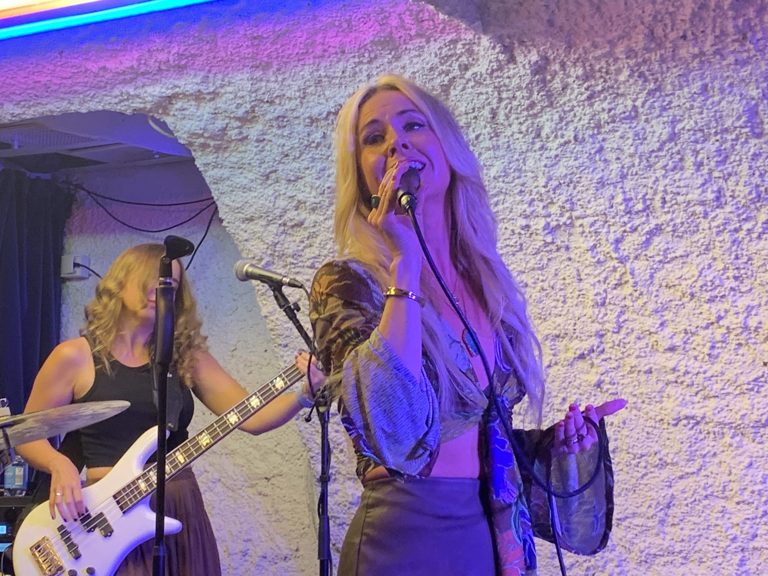 Laura Evans begeistert Weinheim: Blues-Knaller zum Neustart im Muddy’s Club